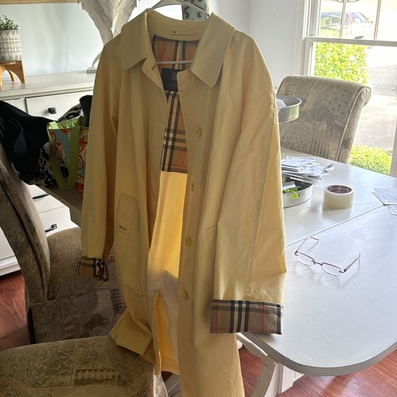 Yellow trench coat - Picture 2 of 7
